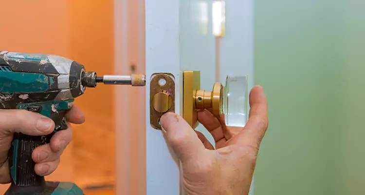 Broken Door Knob Fix in Oakley, CA